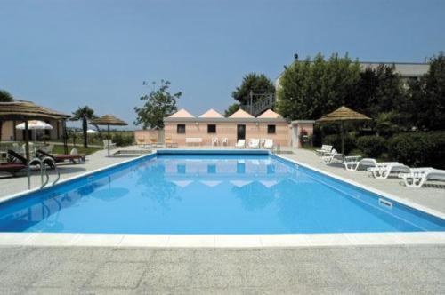 Hotel Giannina ฟอร์ลิมโปโปลี ภายนอก รูปภาพ